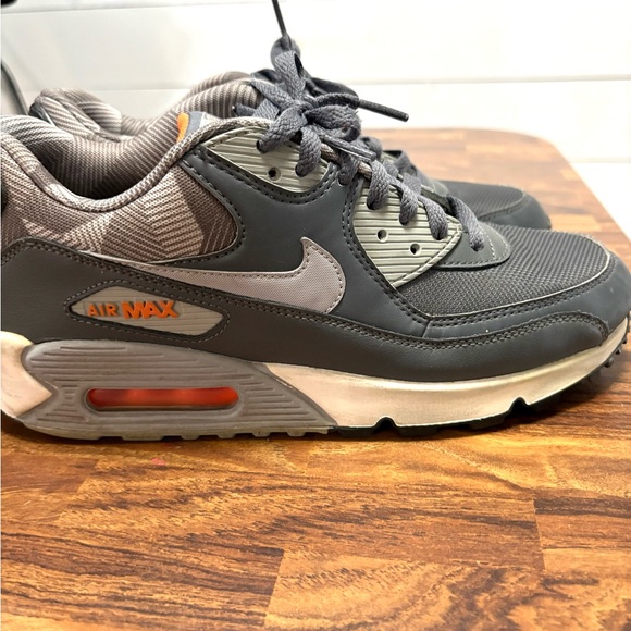 Nike Air Max 90 Men's Black and Gray Sneakers - Picture 7 of 10